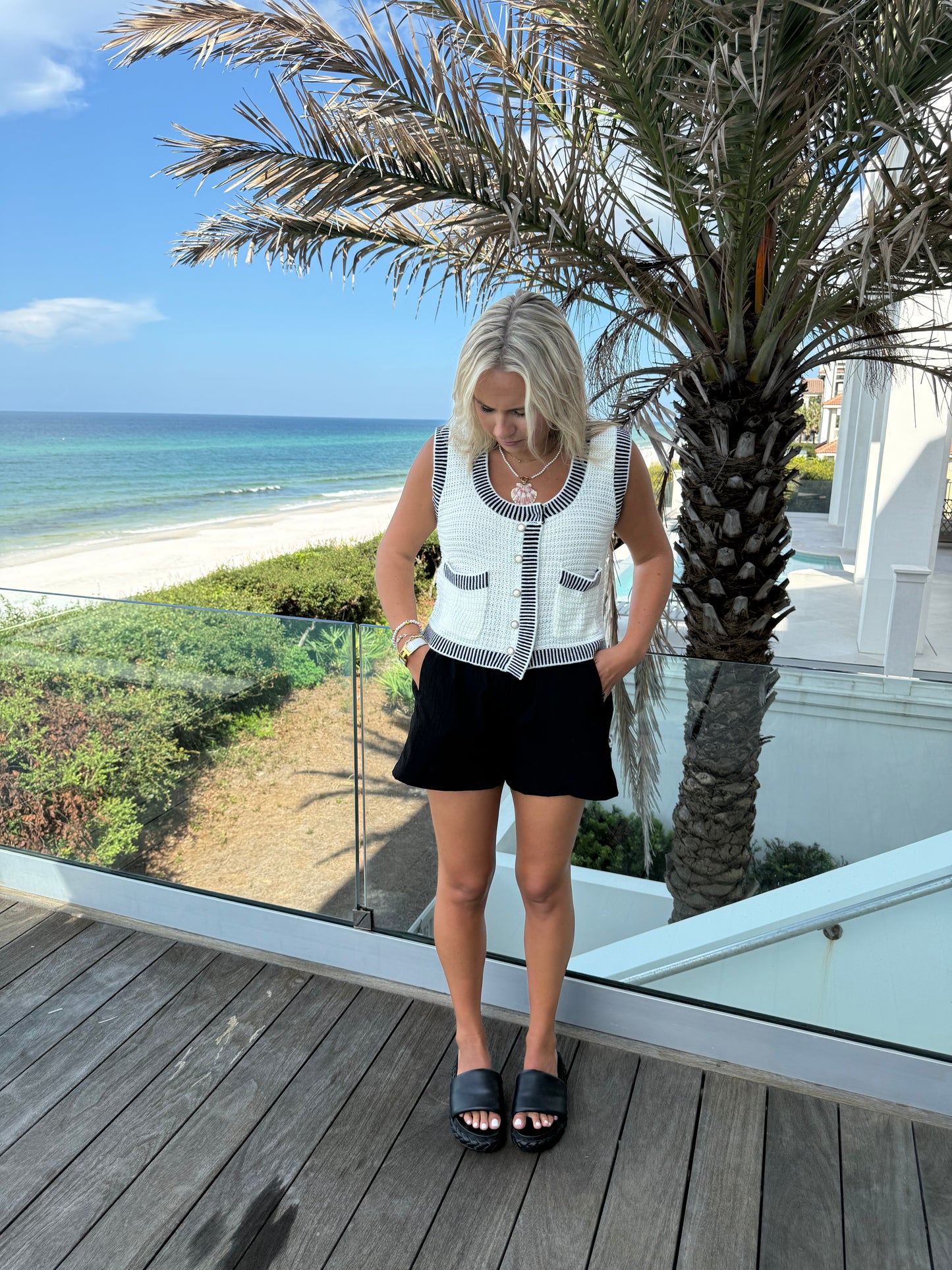 Contrast Rib Detail Textured Sweater Vest